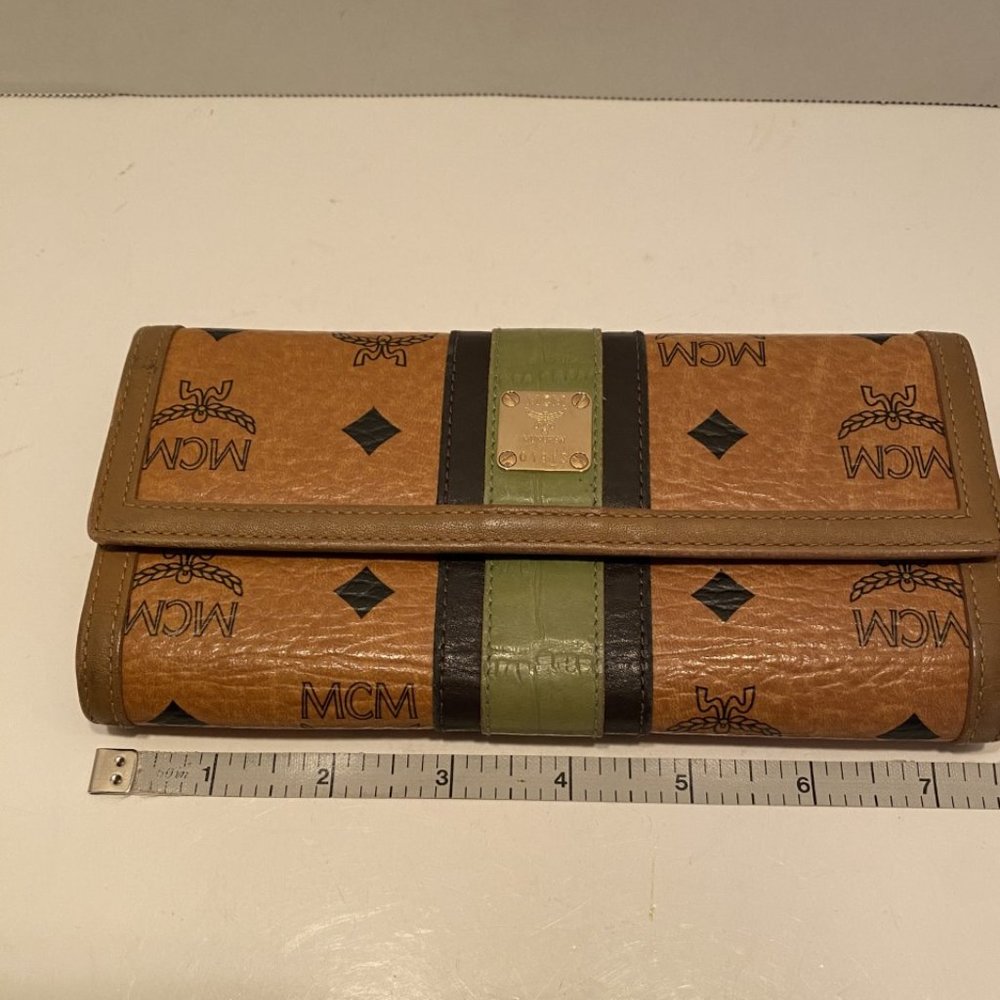 MCM TRIFOLD WALLET LIME